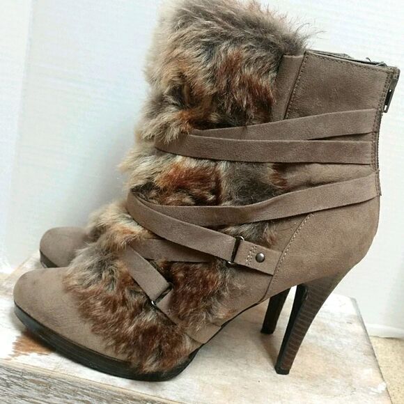 👍 Elle Faux Fur Suede Heels Size 8.5. A6 - Picture 1 of 10